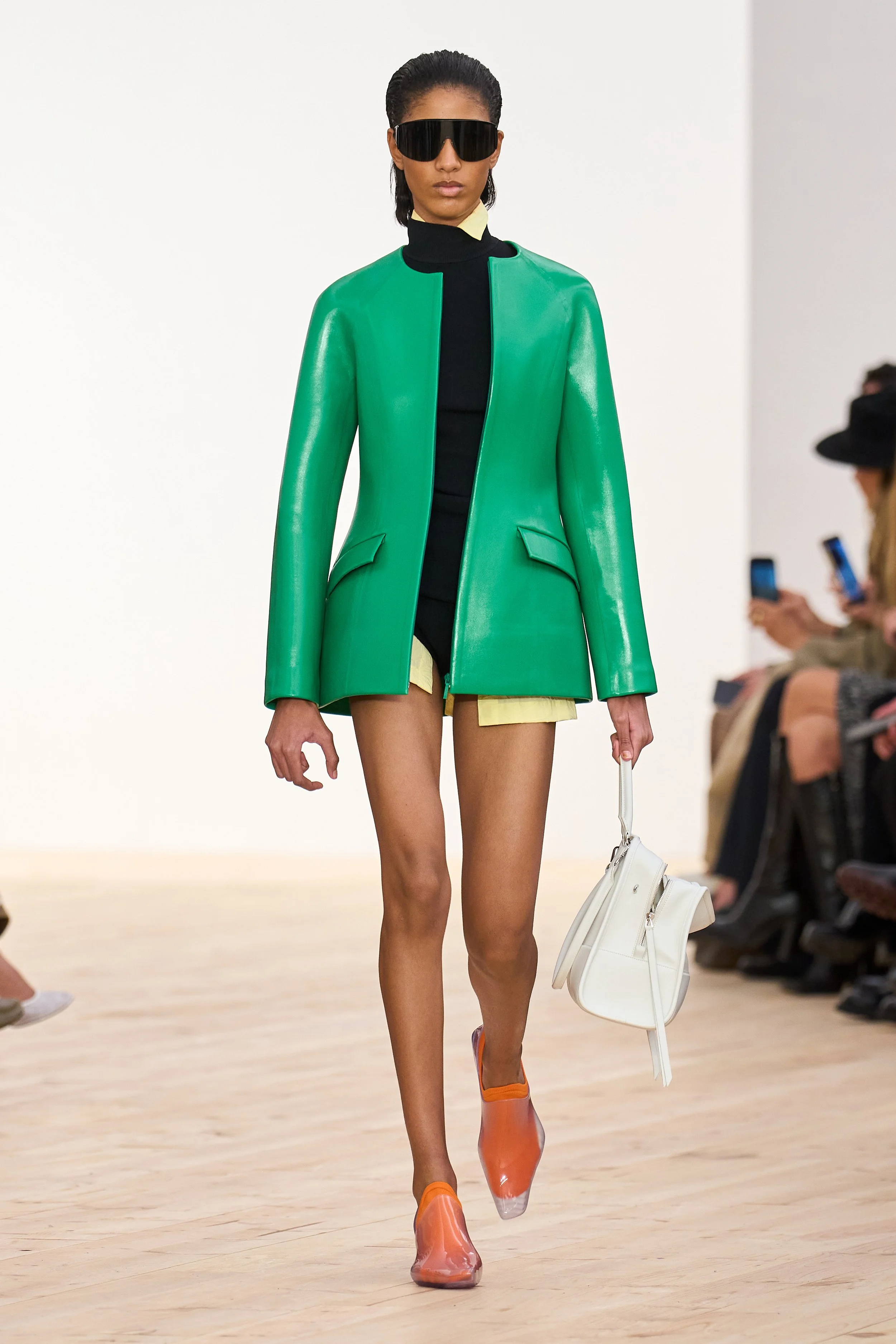 LOEWE SS26 - SHOW REPORT - BEHIND THE BLINDS —